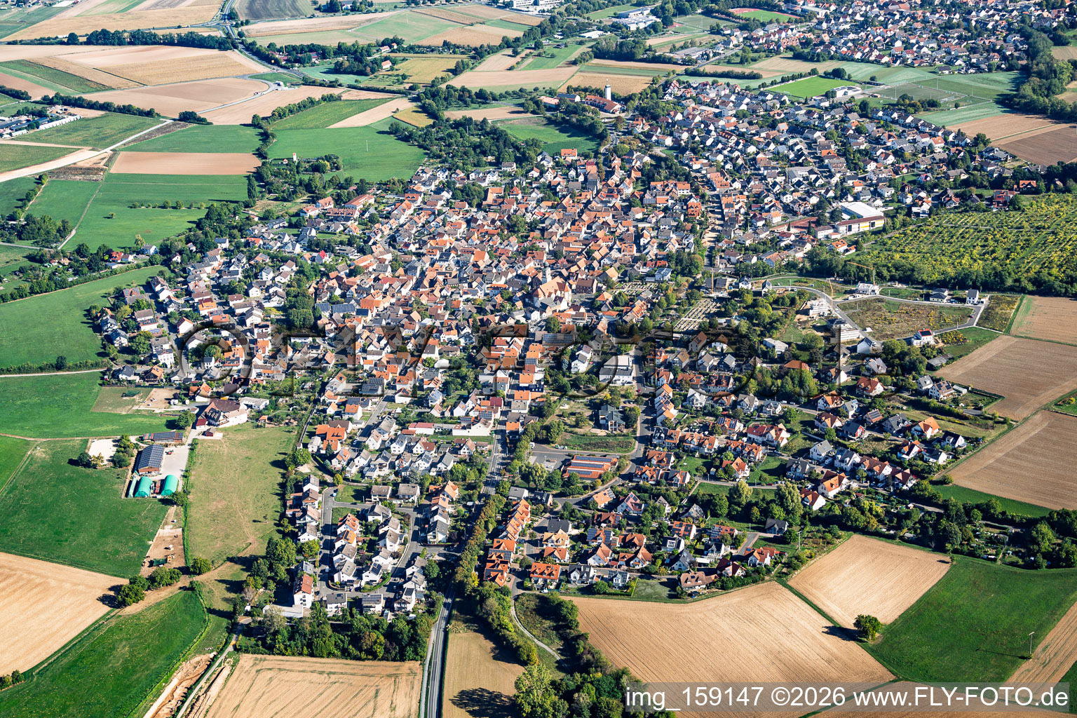 Pflaumheim von Südwesten in Großostheim im Bundesland Bayern, Deutschland