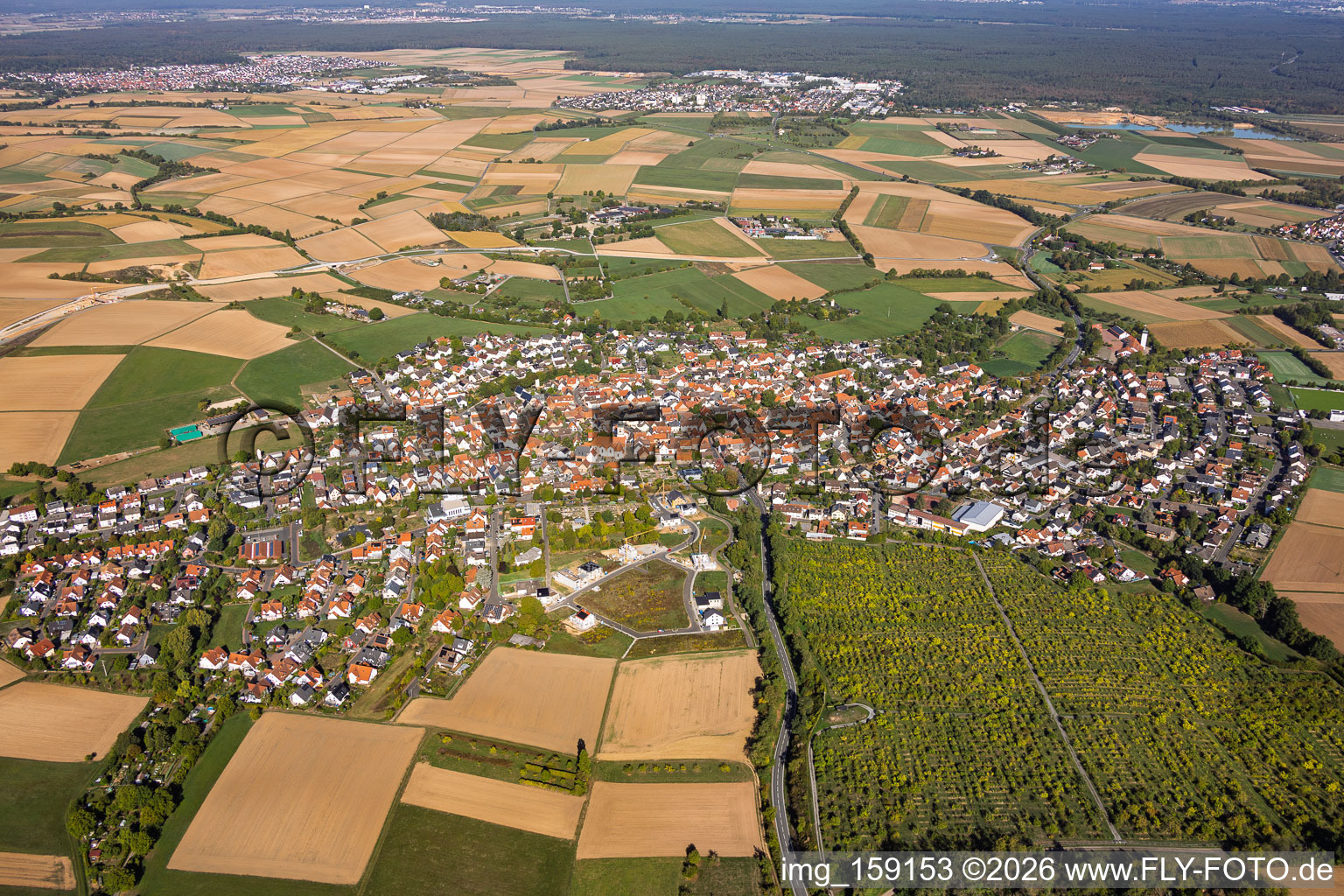 Ortsansicht mit Baumschule am St.-Luzia-Weg von Südosten im Ortsteil Pflaumheim in Großostheim im Bundesland Bayern, Deutschland