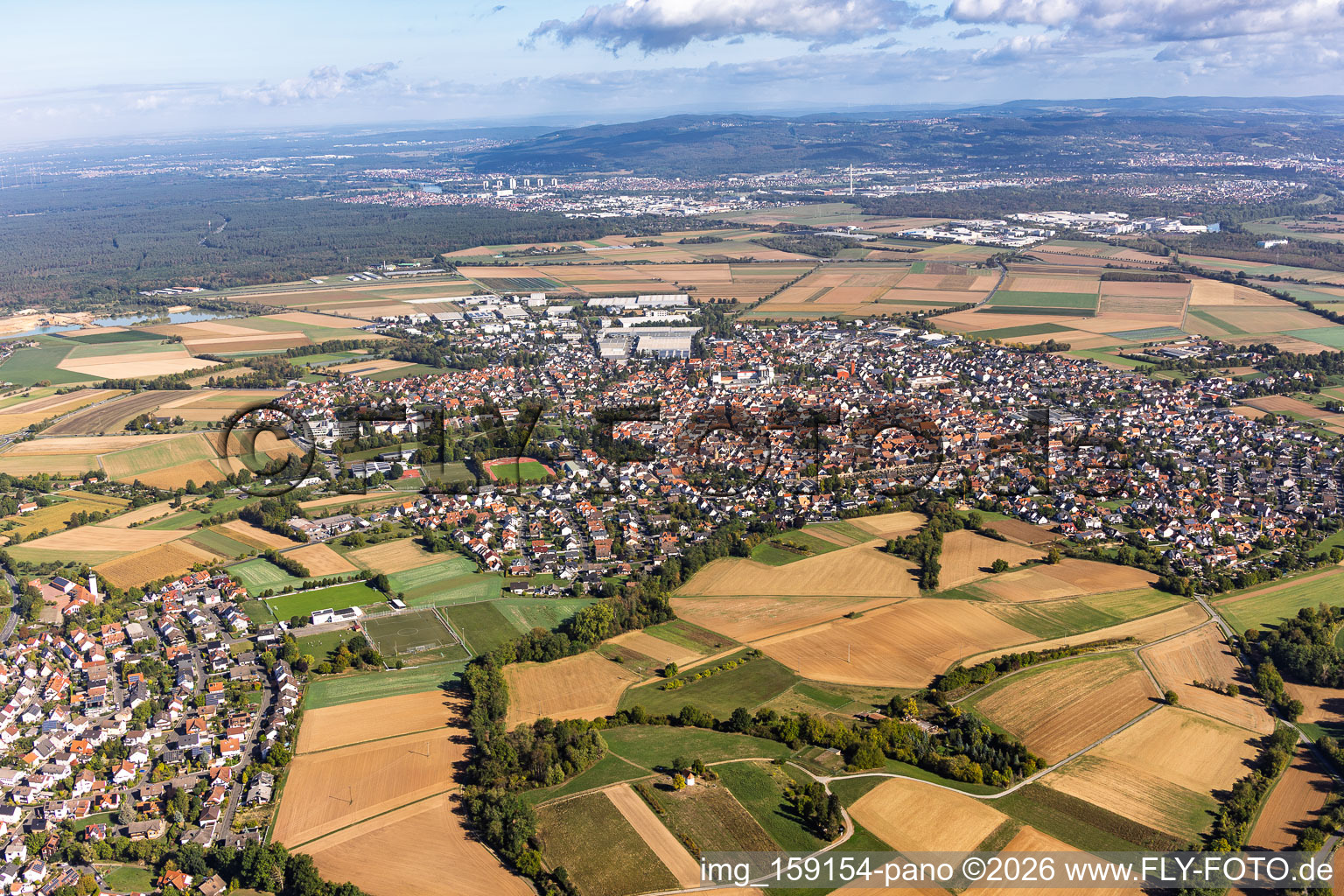 Ortsübersicht aus Süden in Großostheim im Bundesland Bayern, Deutschland