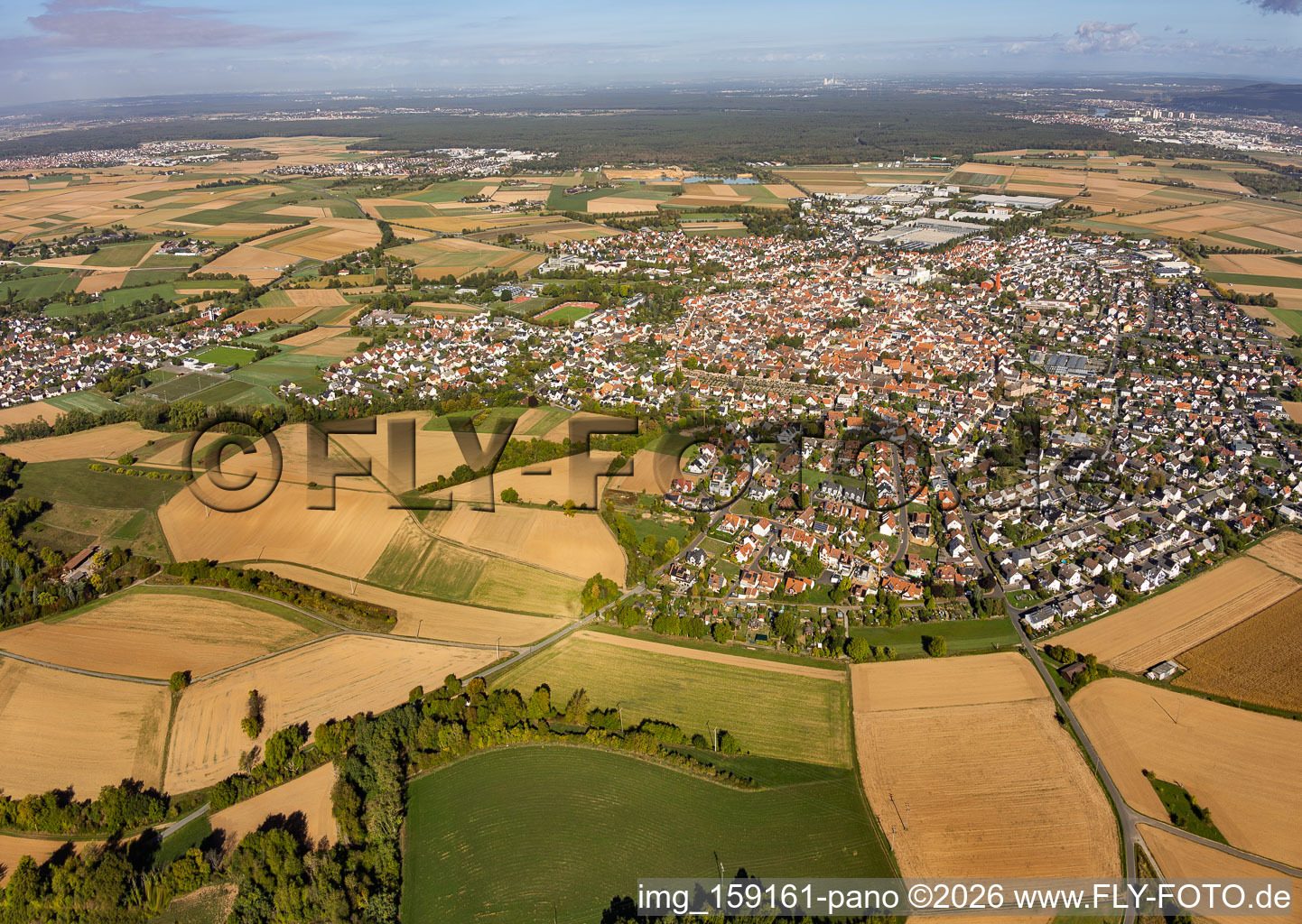 Großostheim aus Süden im Bundesland Bayern, Deutschland