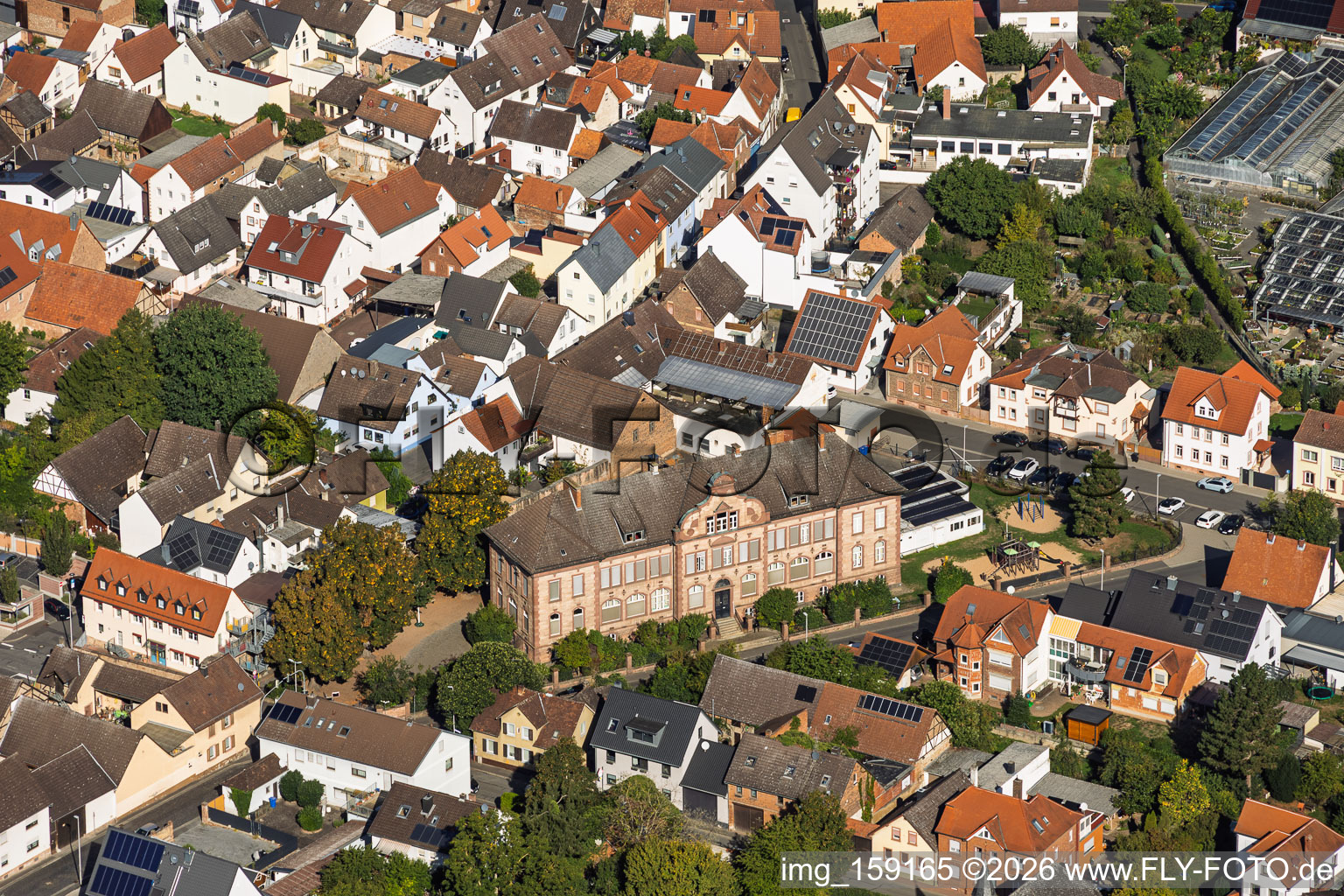 Gebäude der Grundschule VS Großostheim im Bundesland Bayern, Deutschland