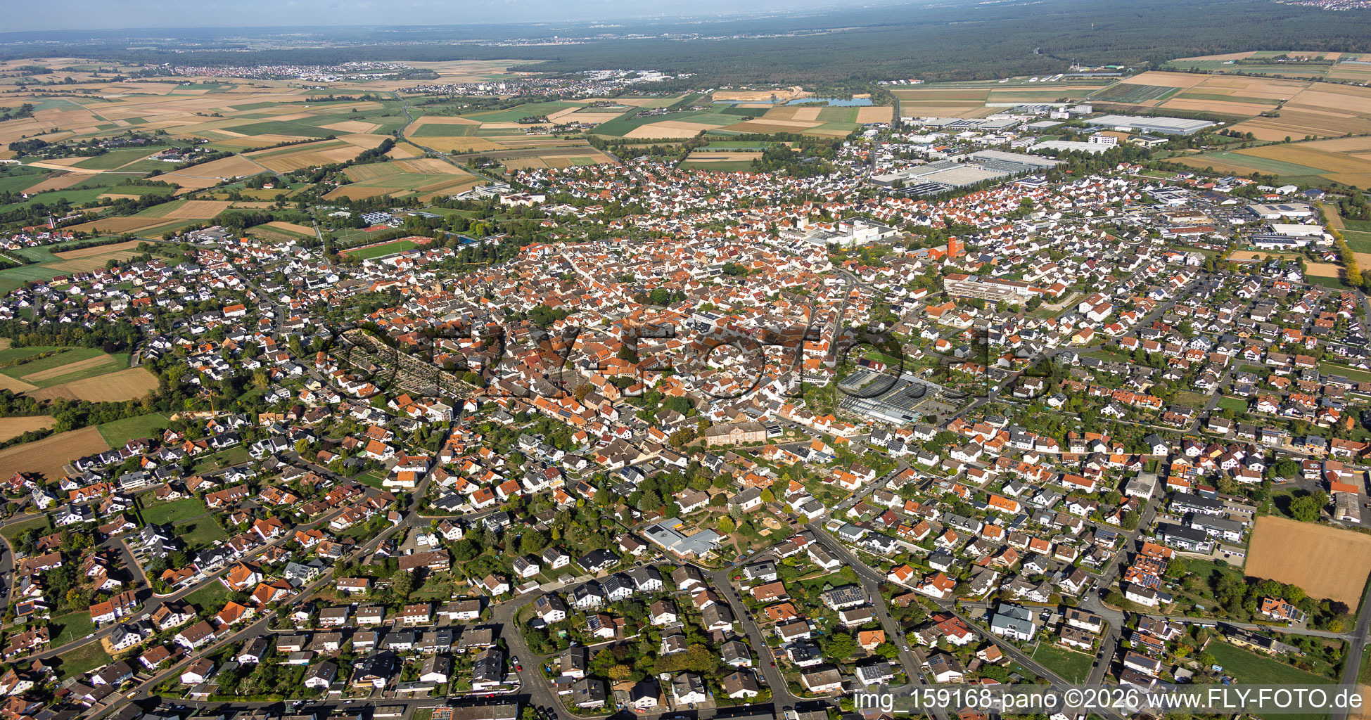 Stadtübersicht von Südosten in Großostheim im Bundesland Bayern, Deutschland