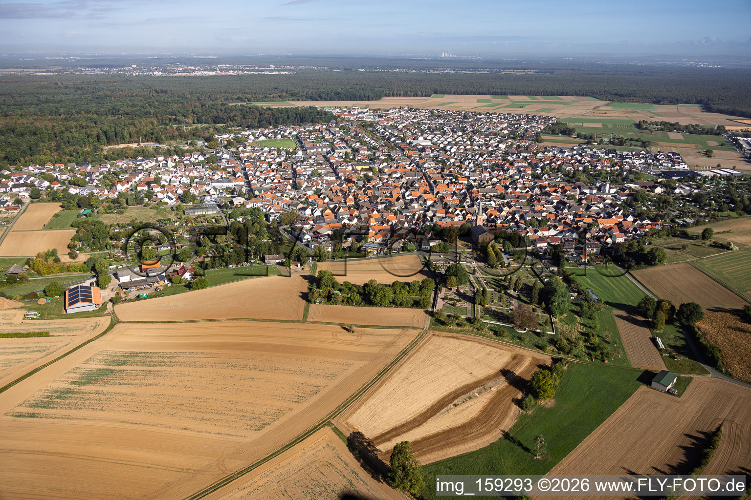 Schaafheim von Süden im Bundesland Hessen, Deutschland