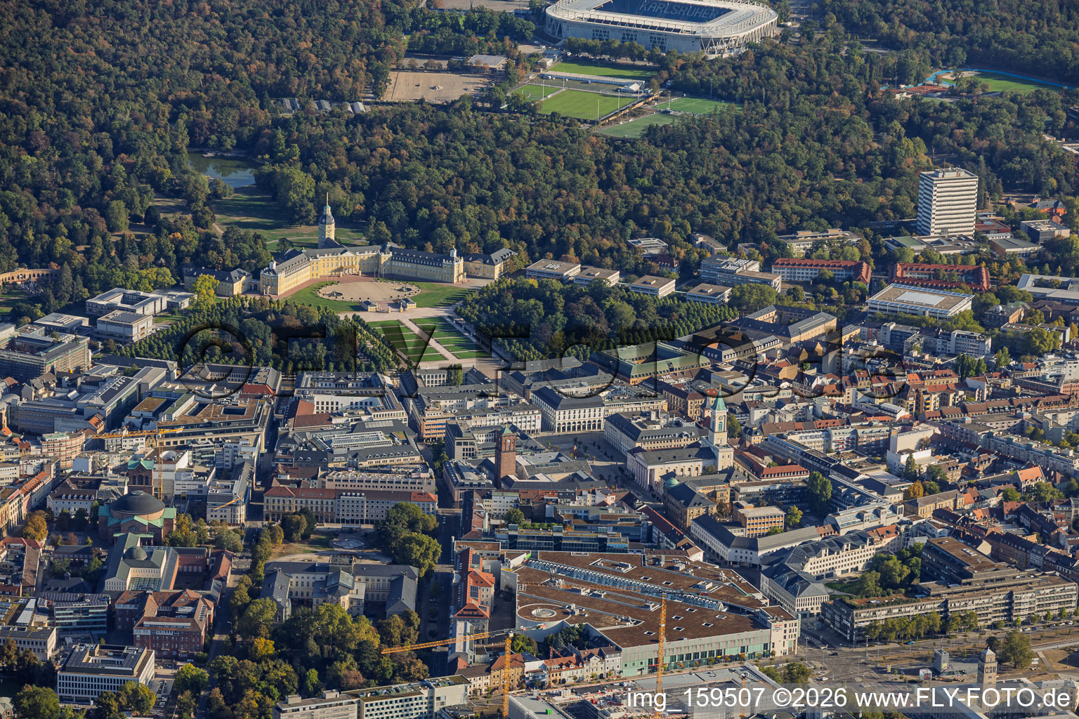 Zirkel, Schloss und Schlossplatz im Ortsteil Innenstadt-Ost in Karlsruhe im Bundesland Baden-Württemberg, Deutschland