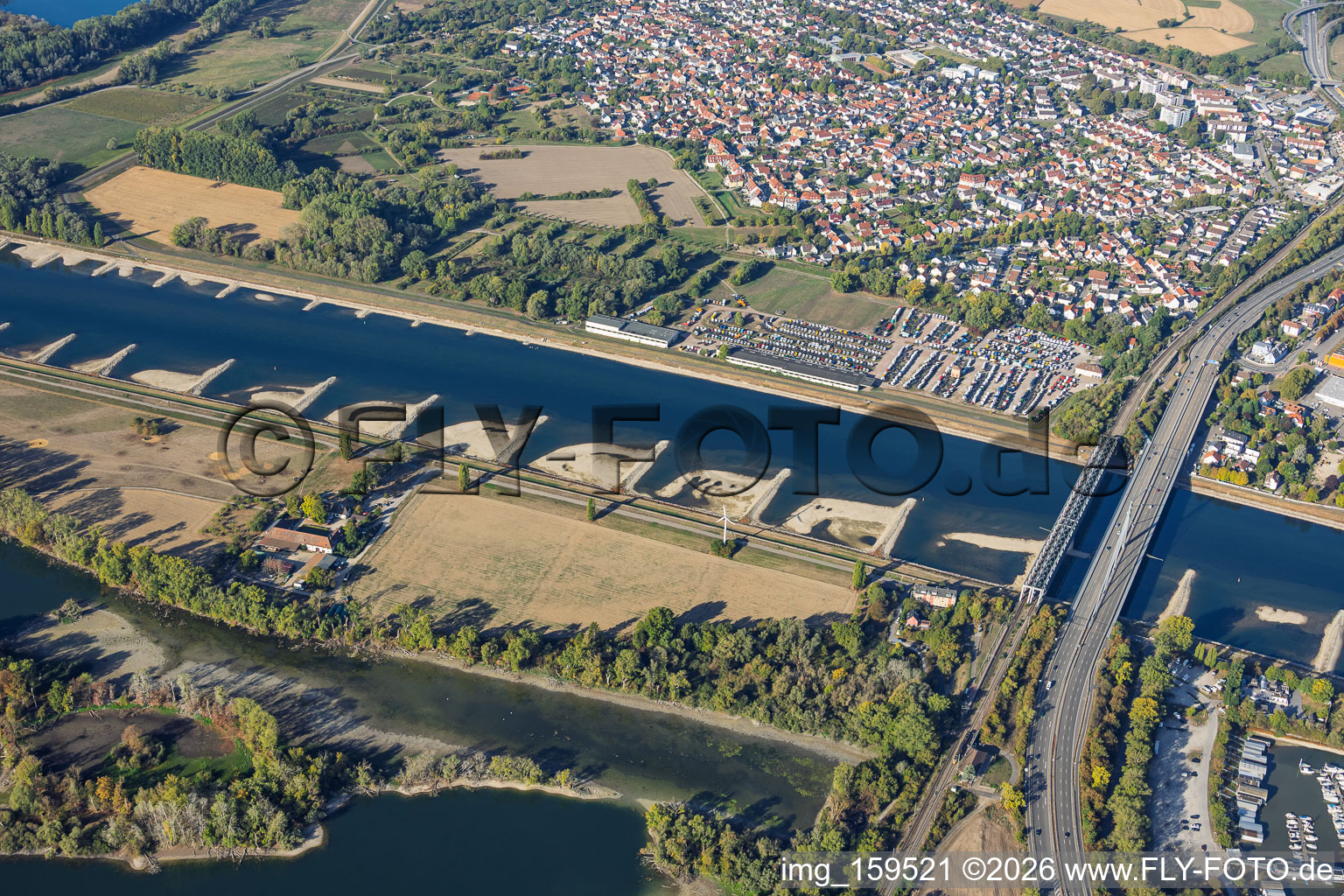 Rheinbrücken Maxau für die B10 und die Regionalbahn bei Niedrigwasser im Ortsteil Knielingen in Karlsruhe im Bundesland Baden-Württemberg, Deutschland