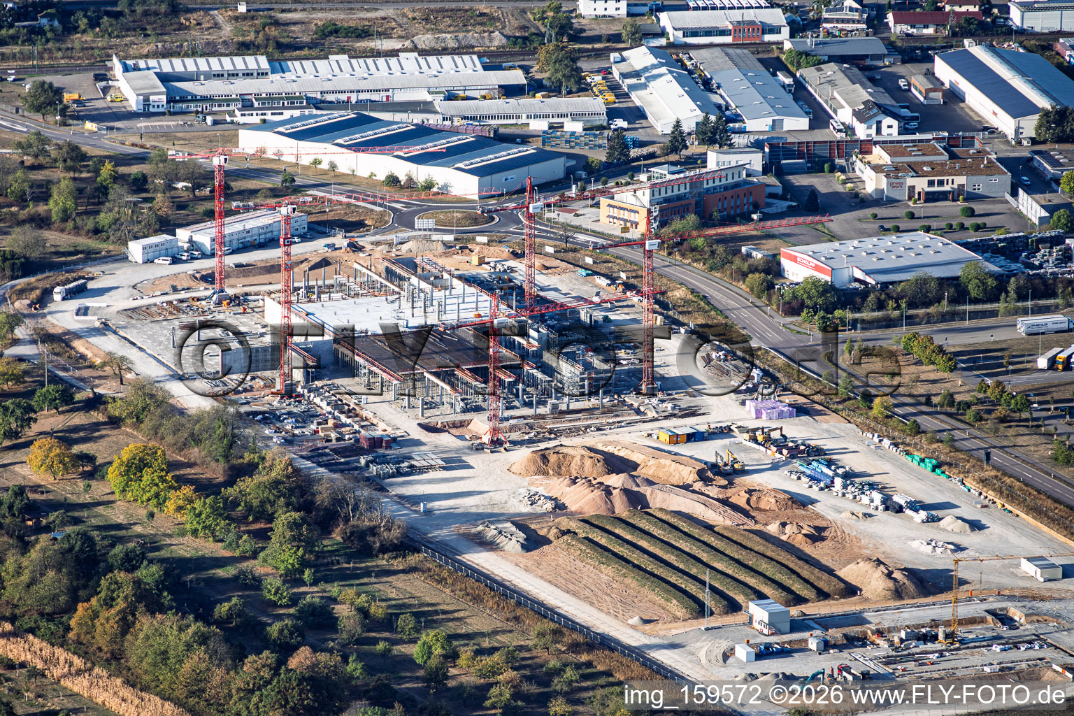 Baustelle des neuen Standorts der VEGA Grieshaber KG im Gewerbegebiet „Ober-Hardrain“ in Kuppenheim im Bundesland Baden-Württemberg, Deutschland