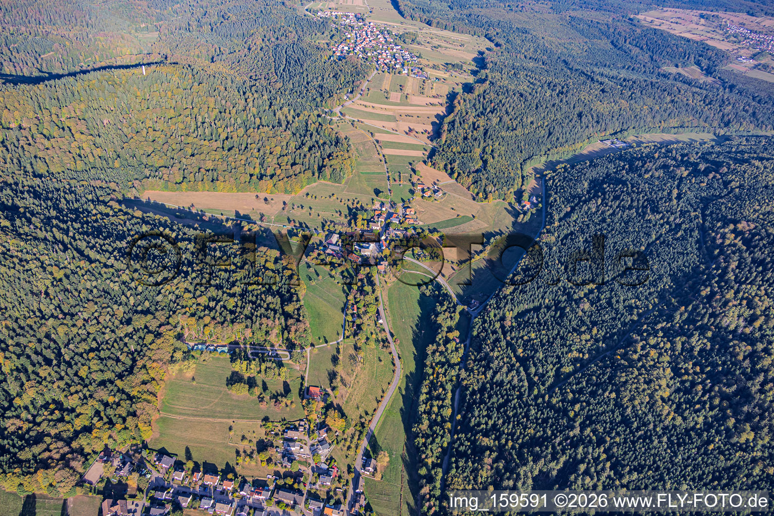 Moosalbtal aus Südosten mit Ortsteil Moosbronn und Althof im Ortsteil Freiolsheim in Gaggenau im Bundesland Baden-Württemberg, Deutschland