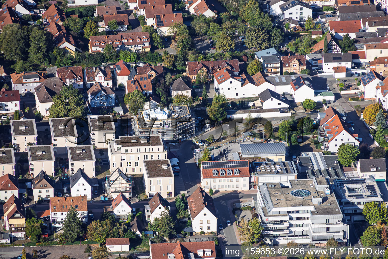 Neubaustelle für 18 Eigentumswohnungen Im Stadtkern von Grathwohl Erdbau, ETNA BAU GmbH und Abbruch GmbH und A-K.Bau GmbH    https:/// in Kandel im Bundesland Rheinland-Pfalz, Deutschland