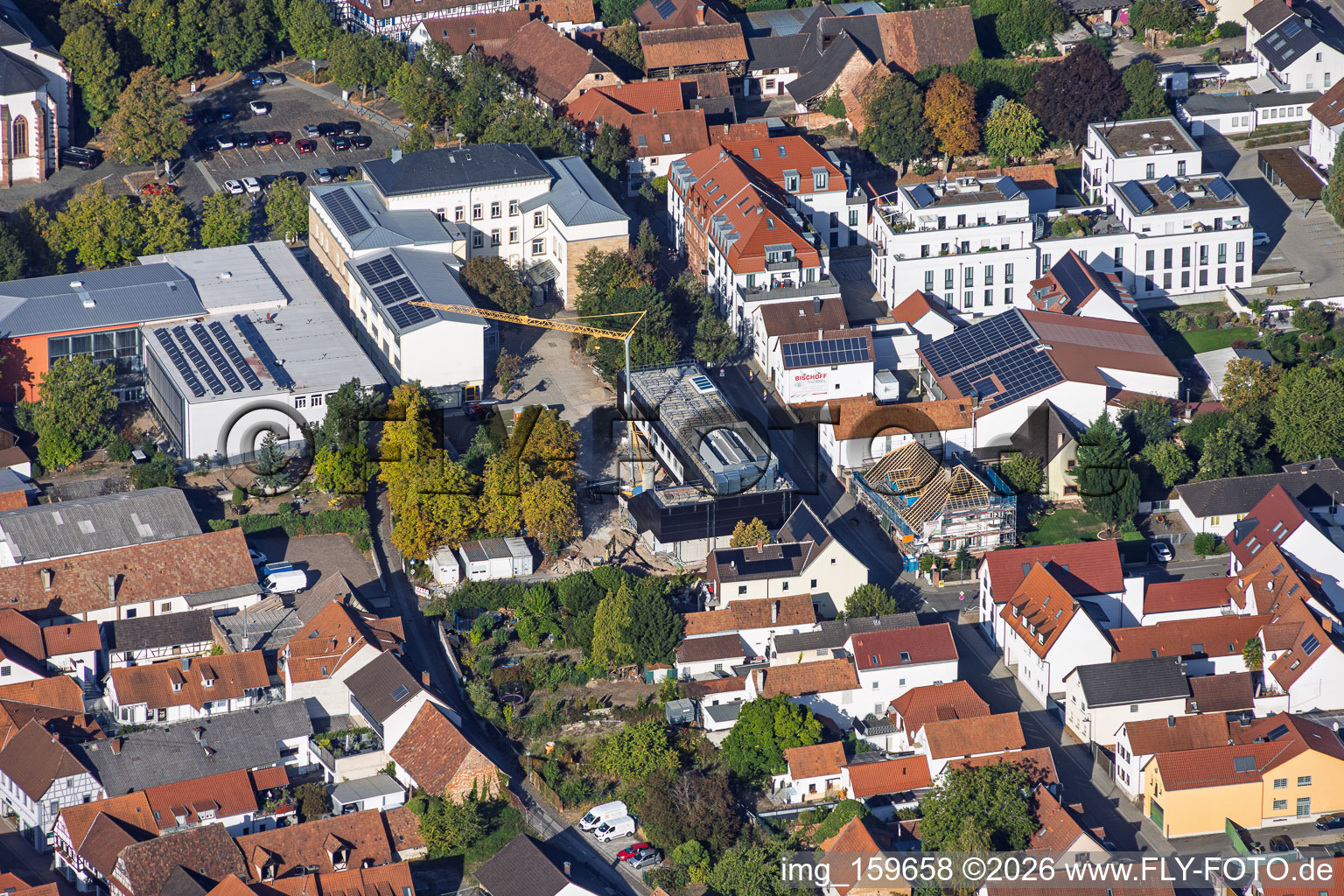 Baustelle des Neubau der VERBANDSGEMEINDE KANDEL für Mensagebäude der Ludwig-Riedinger-Grundschule. zwo/elf Architekten PartmbB Erdbauarbeiten: Gaudier Erd-u. Rückbau GmbH Fensterarbeiten: Trumpf Metallbau GmbH FREIANLAGEN: Bauer.Landschaftsarchitekten HAUSTECHNIK: Bender+Urich GmbH & Co.KG TRAGWERK: Ingenieurbüro Sikora Fassadenarbeiten: AS-Fassaden GmbH Rohbauarbeiten:Wünschel BAU GmbH Elektroarbeiten: Wieland & Schultz GmbH RLP-Ministerium für Bildung, Wissenschaft, Weiterbildung und Kultur in Kandel im Bundesland Rheinland-Pfalz, Deutschland