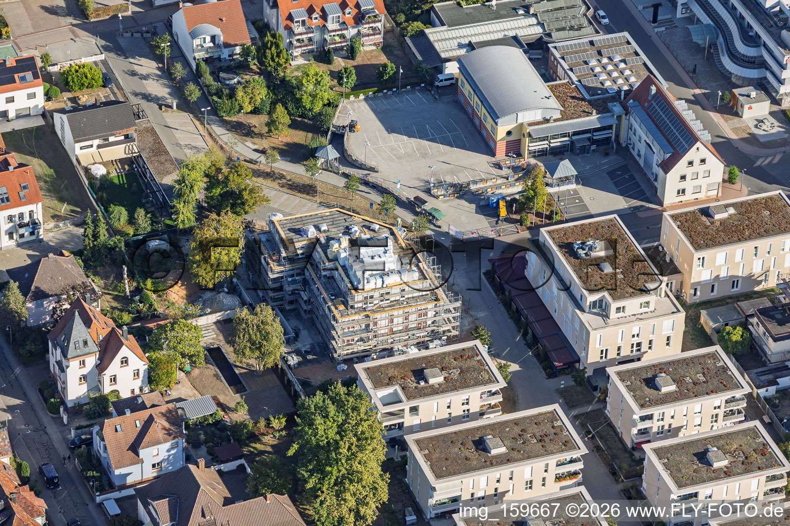 Neubaustelle für 18 Eigentumswohnungen Im Stadtkern von Grathwohl Erdbau, ETNA BAU GmbH und Abbruch GmbH und A-K.Bau GmbH    https:/// in Kandel im Bundesland Rheinland-Pfalz, Deutschland
