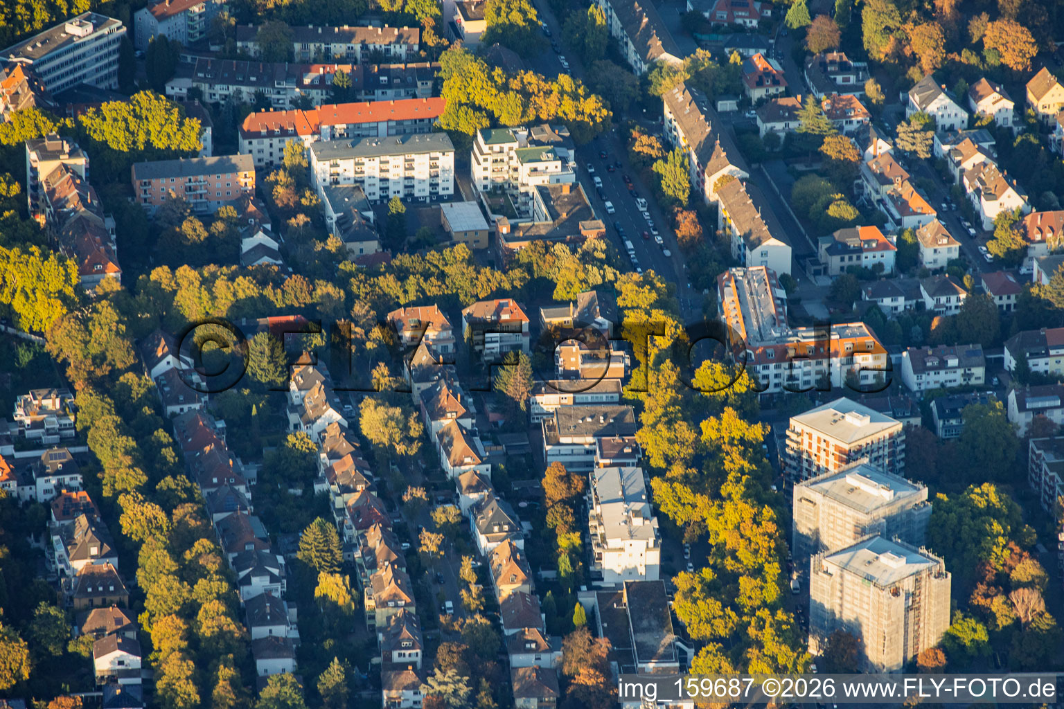 Shellhaus an der Kreuzung Brahms- / Mundenheimer Straße im Ortsteil Süd in Ludwigshafen im Bundesland Rheinland-Pfalz, Deutschland