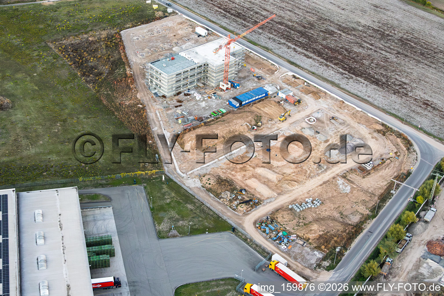 Baustelle für das neue Campus von X2E für Verwaltungs- und Produktionsgebäude in Rohrbach im Bundesland Rheinland-Pfalz, Deutschland