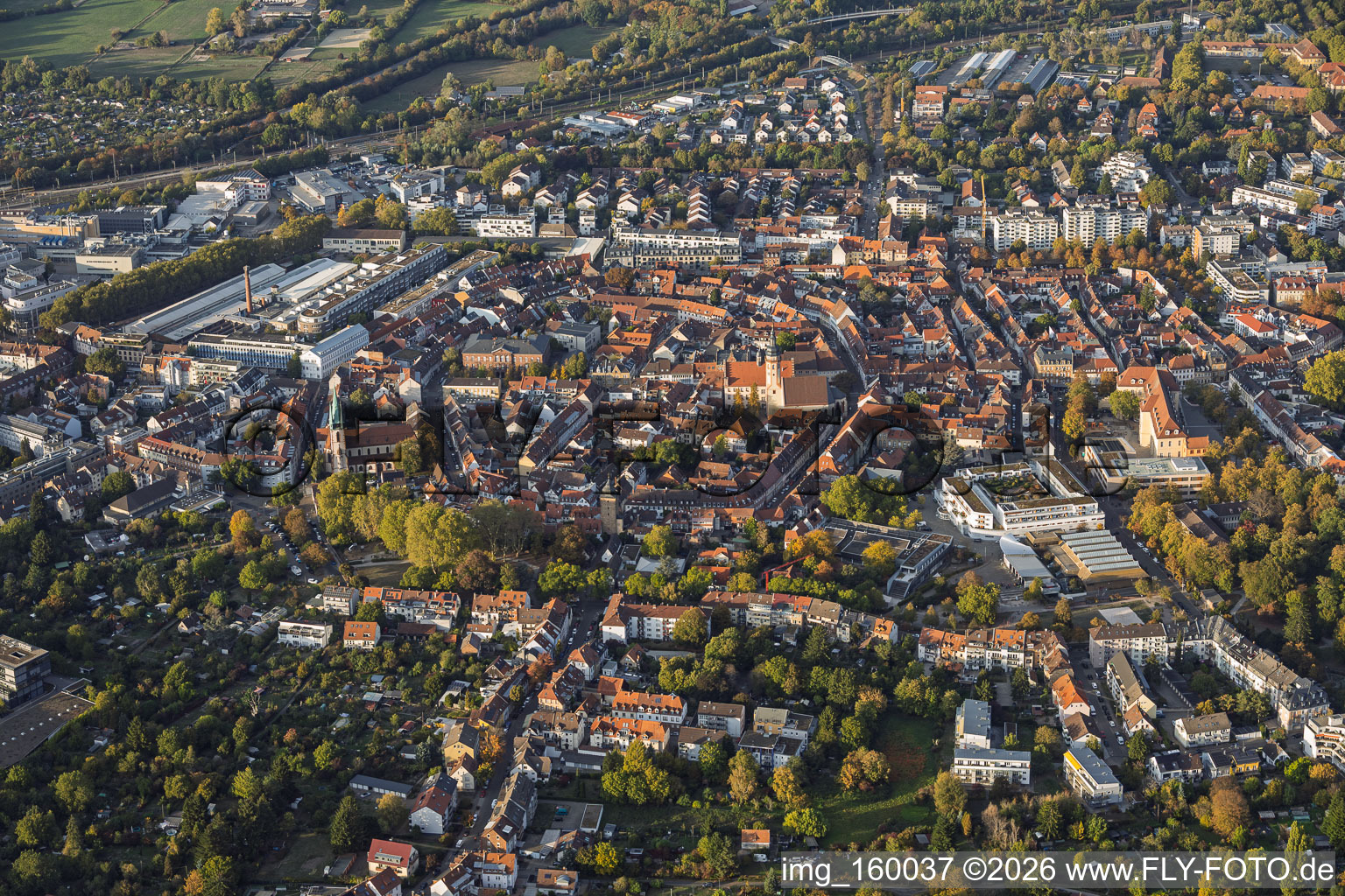 Altstadtzentrum aus Süden im Ortsteil Durlach in Karlsruhe im Bundesland Baden-Württemberg, Deutschland