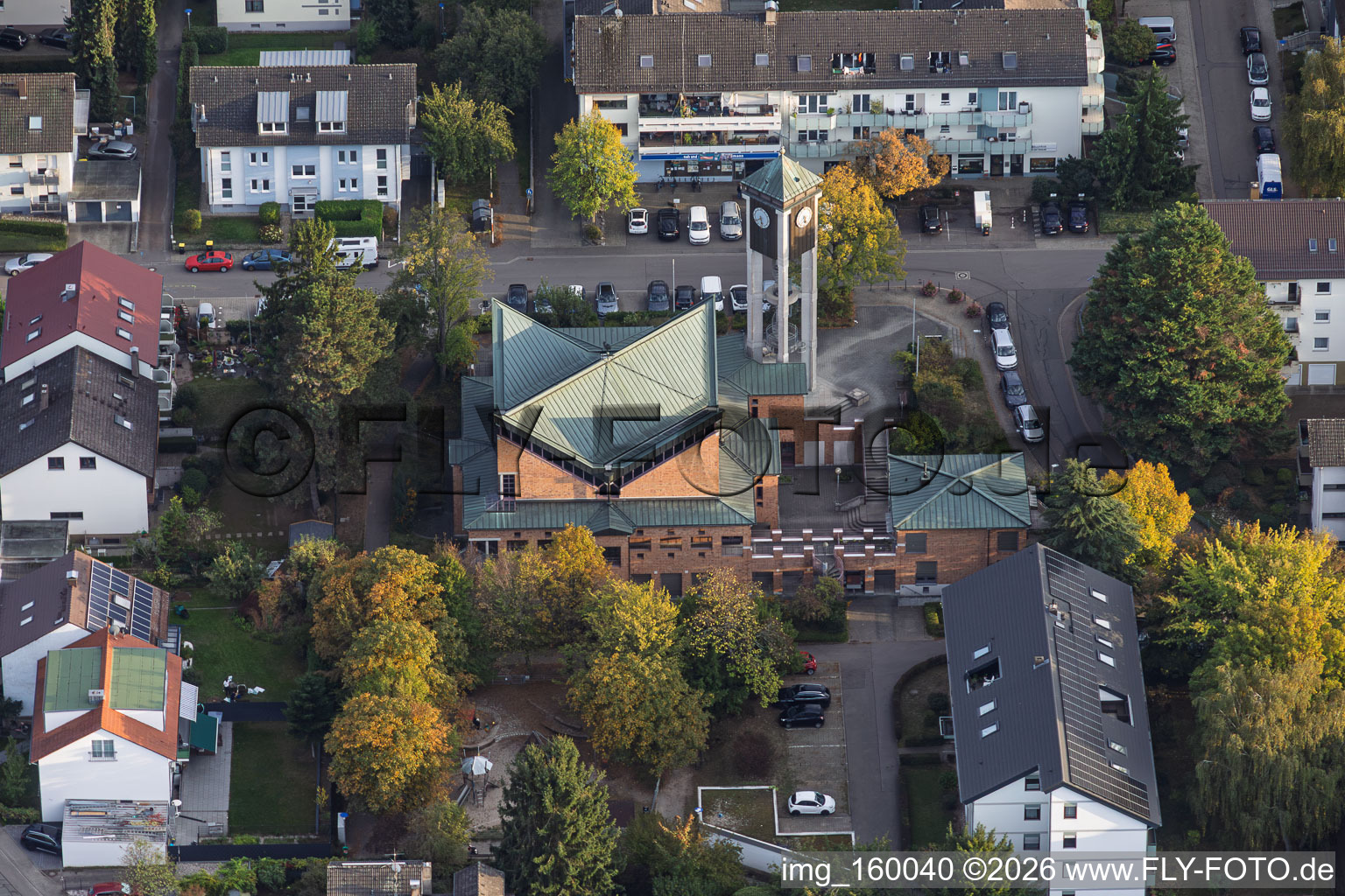 Kirche St. Margaretha im Ortsteil Wolfartsweier in Karlsruhe im Bundesland Baden-Württemberg, Deutschland