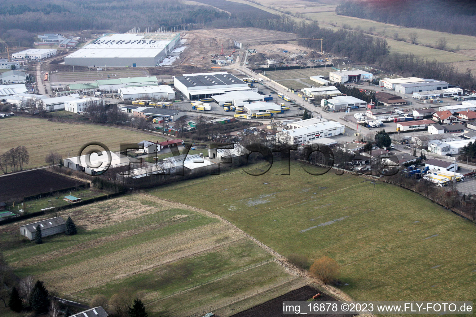 Drohnenbild von Kandel, Minderslachen, Gewerbegebiet Am Horst im Bundesland Rheinland-Pfalz, Deutschland