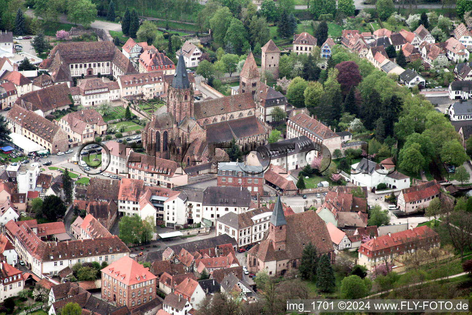 Wissembourg Cathedrale von Nordwesten im Bundesland Bas-Rhin, Frankreich