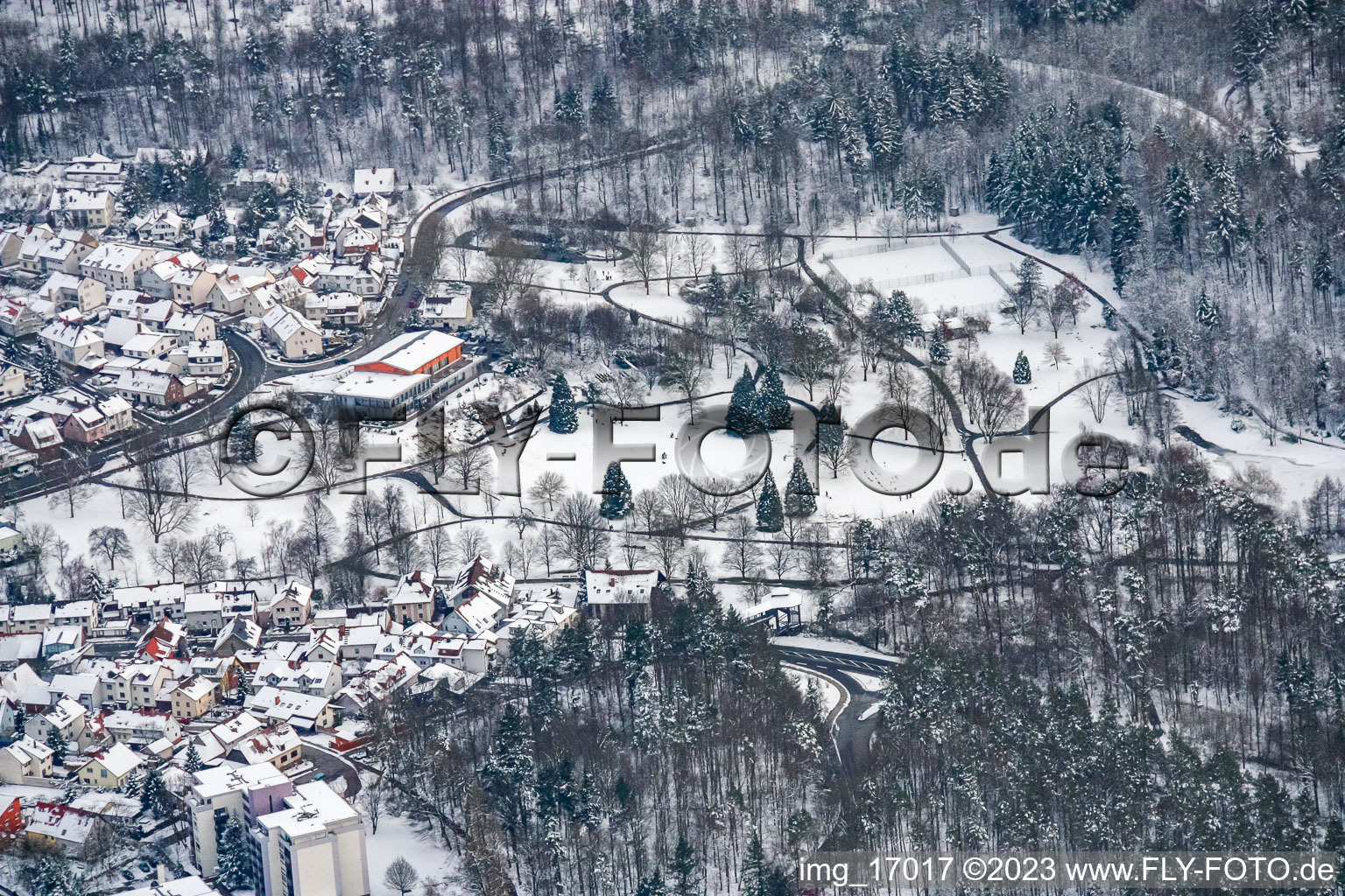 Luftbild von Kurhaus Waldbronn im Schnee im Ortsteil Reichenbach im Bundesland Baden-Württemberg, Deutschland