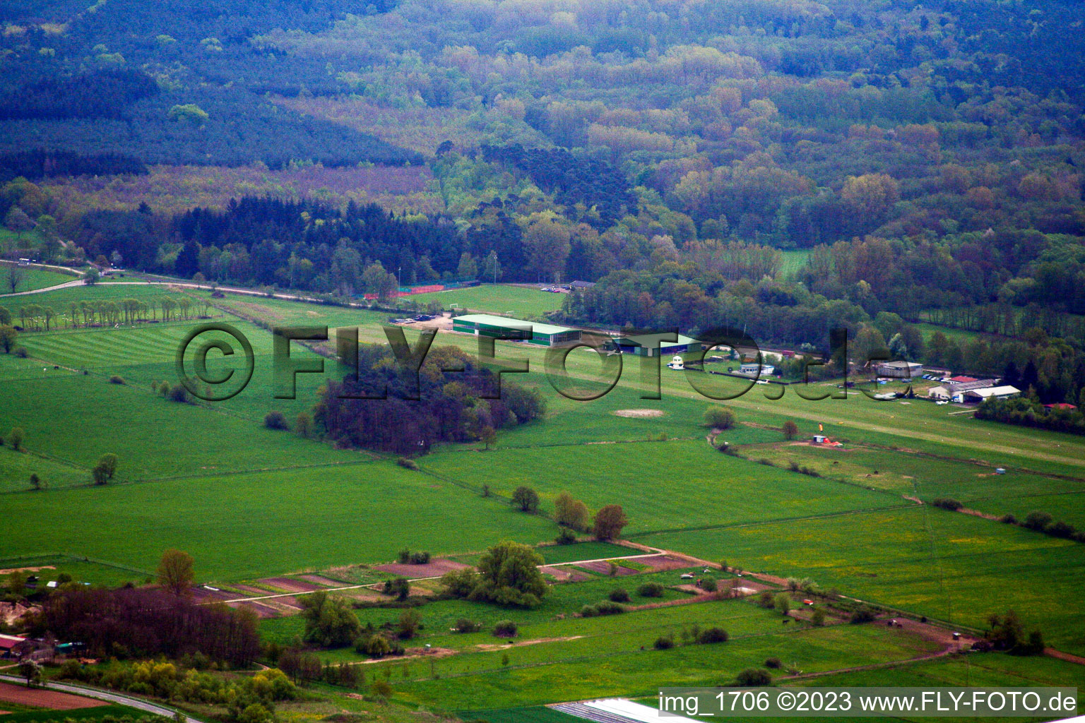 Luftbild von Schweighofen Flugplatz im Bundesland Rheinland-Pfalz, Deutschland