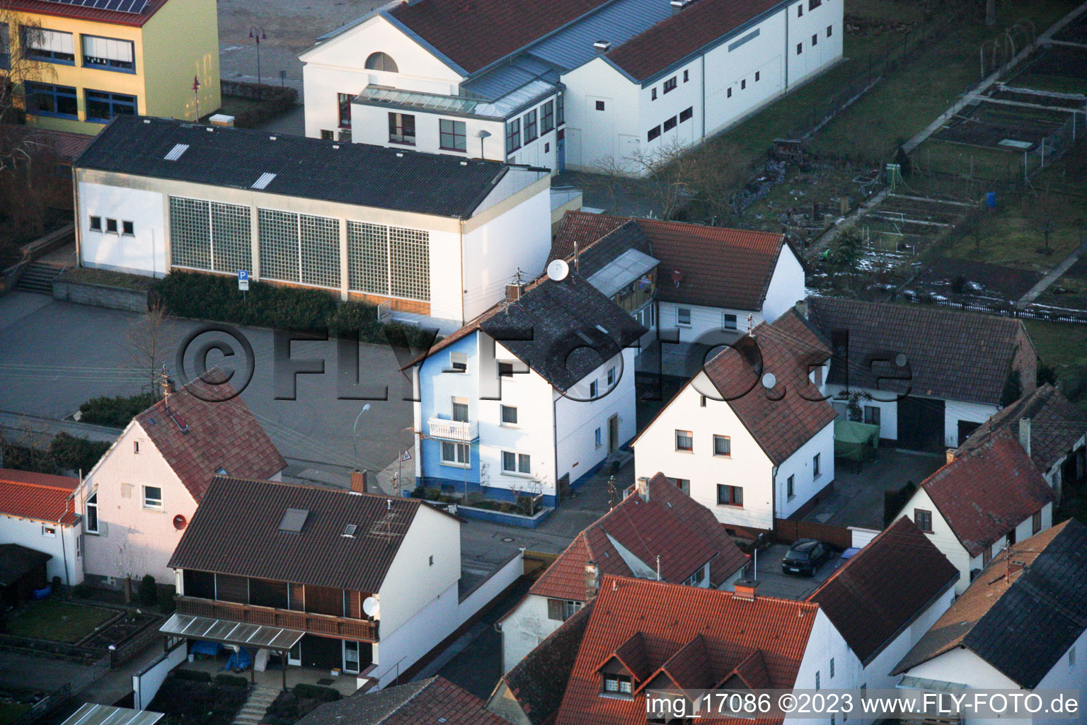 Luftaufnahme von Minfeld Feuerwehr, Sporthalle im Bundesland Rheinland-Pfalz, Deutschland