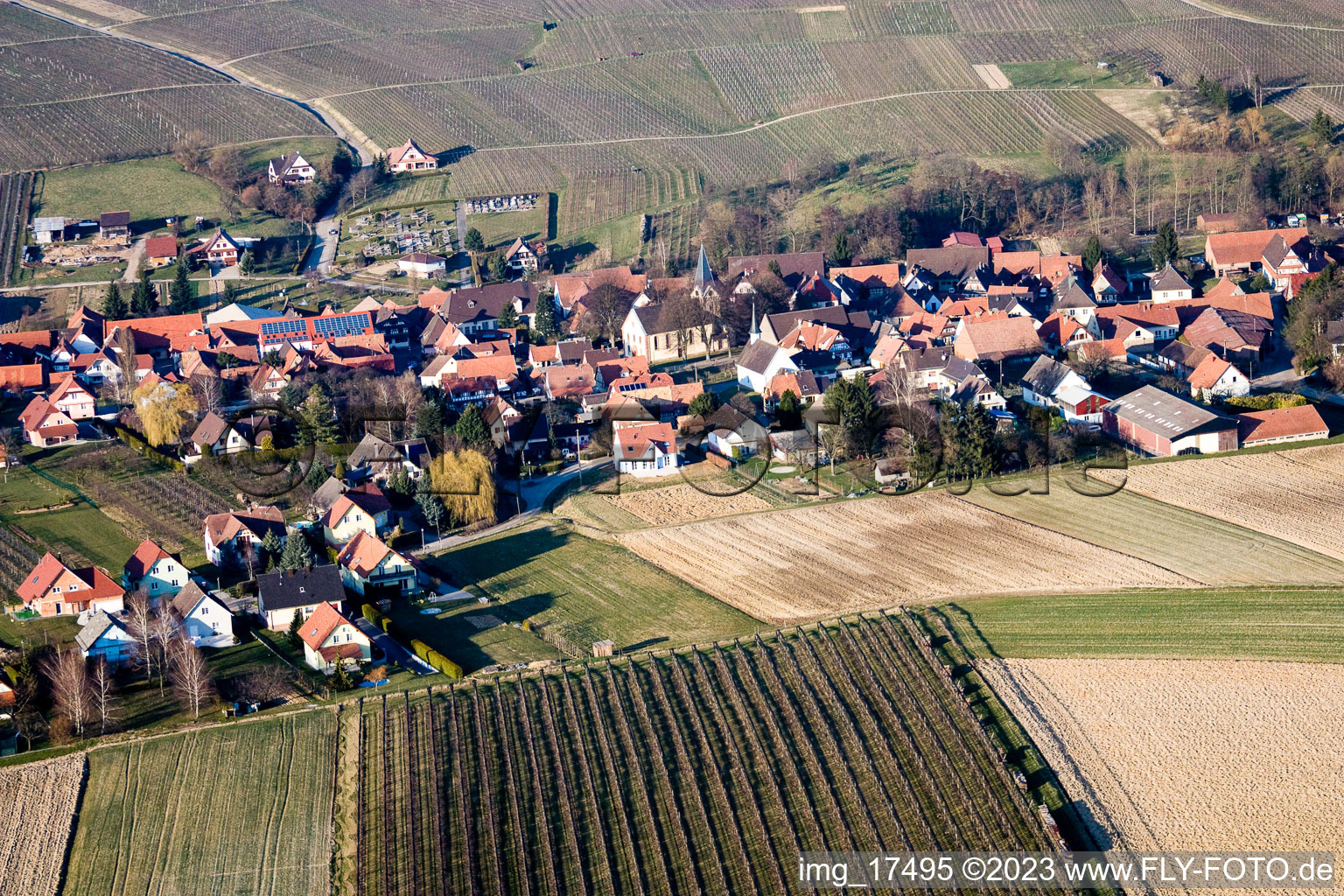 Steinseltz im Bundesland Bas-Rhin, Frankreich von einer Drohne aus
