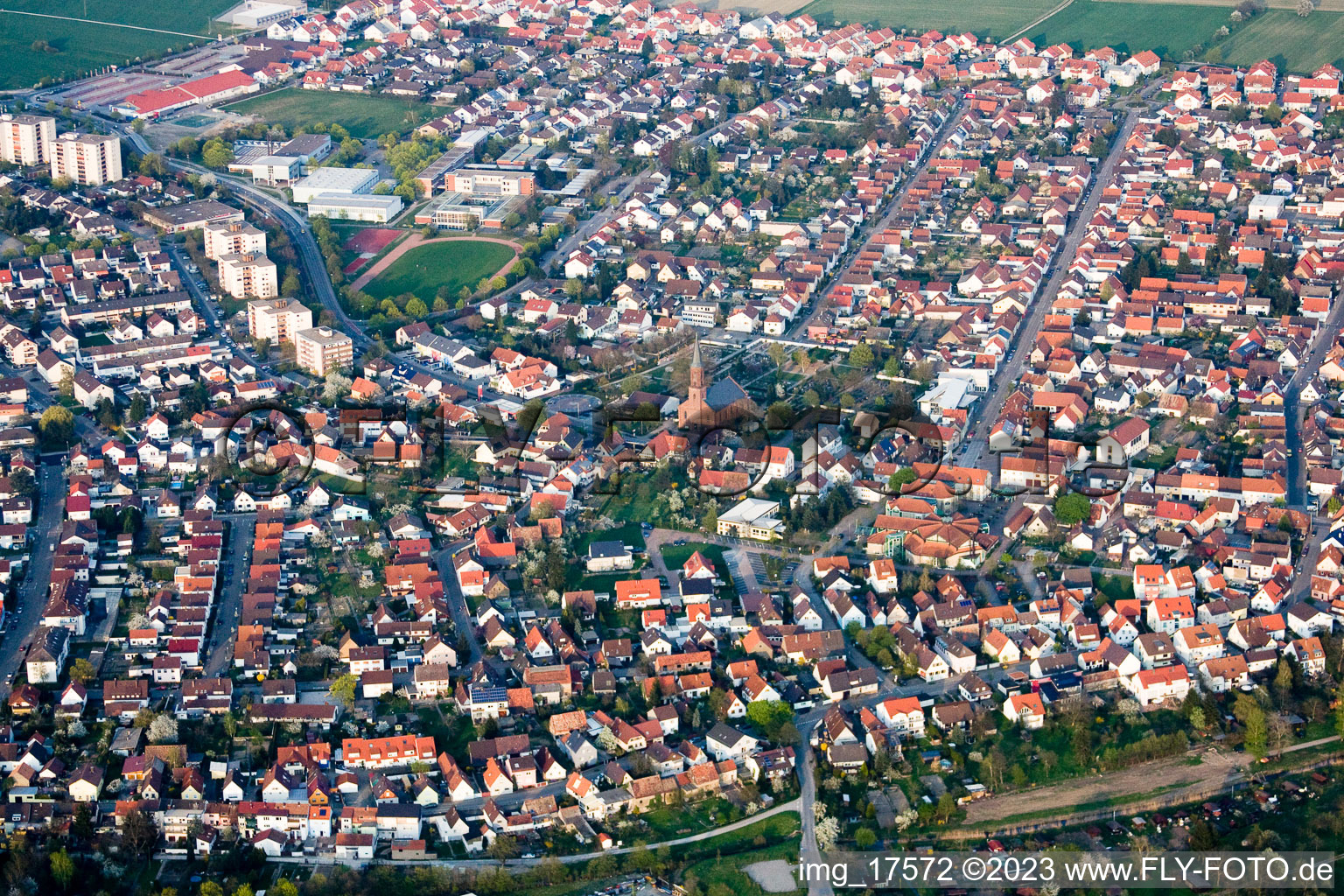 Luftbild von Ortsteil Linkenheim in Linkenheim-Hochstetten im Bundesland Baden-Württemberg, Deutschland