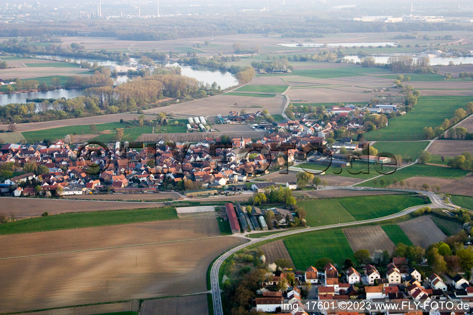 Neupotz im Bundesland Rheinland-Pfalz, Deutschland von der Drohne aus gesehen