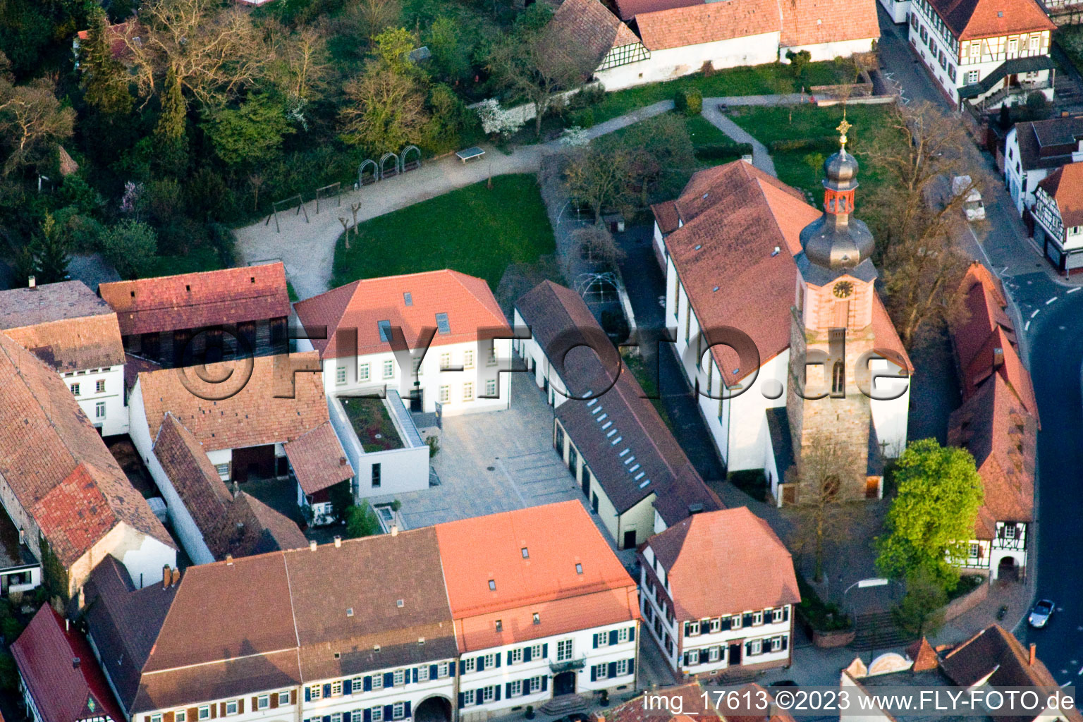 Luftaufnahme von Rheinzabern, Kirche im Bundesland Rheinland-Pfalz, Deutschland