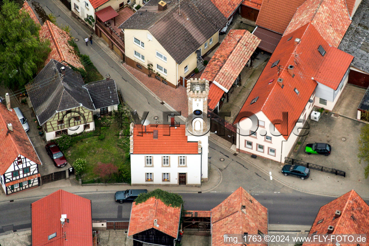 Luftbild von Gebäude des Rathauses der Stadtverwaltung in Oberhausen im Bundesland Rheinland-Pfalz, Deutschland