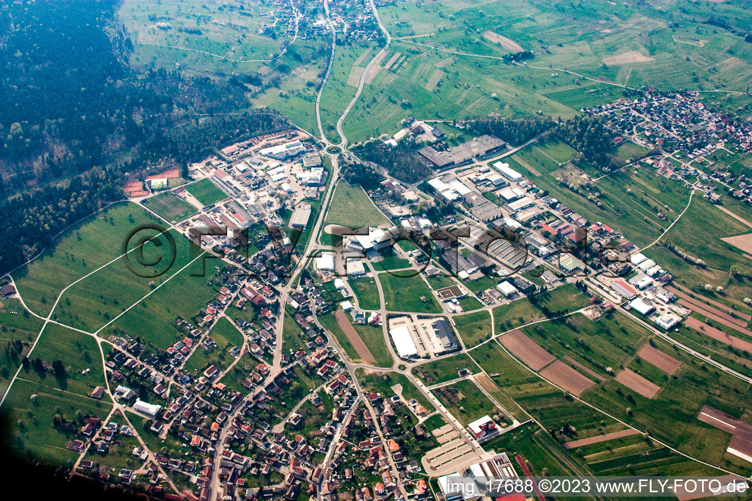 Luftaufnahme von Ortsteil Conweiler in Straubenhardt im Bundesland Baden-Württemberg, Deutschland