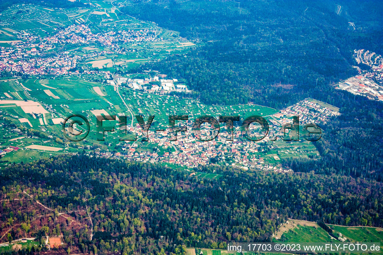 Neuenbürg im Bundesland Baden-Württemberg, Deutschland aus der Luft betrachtet