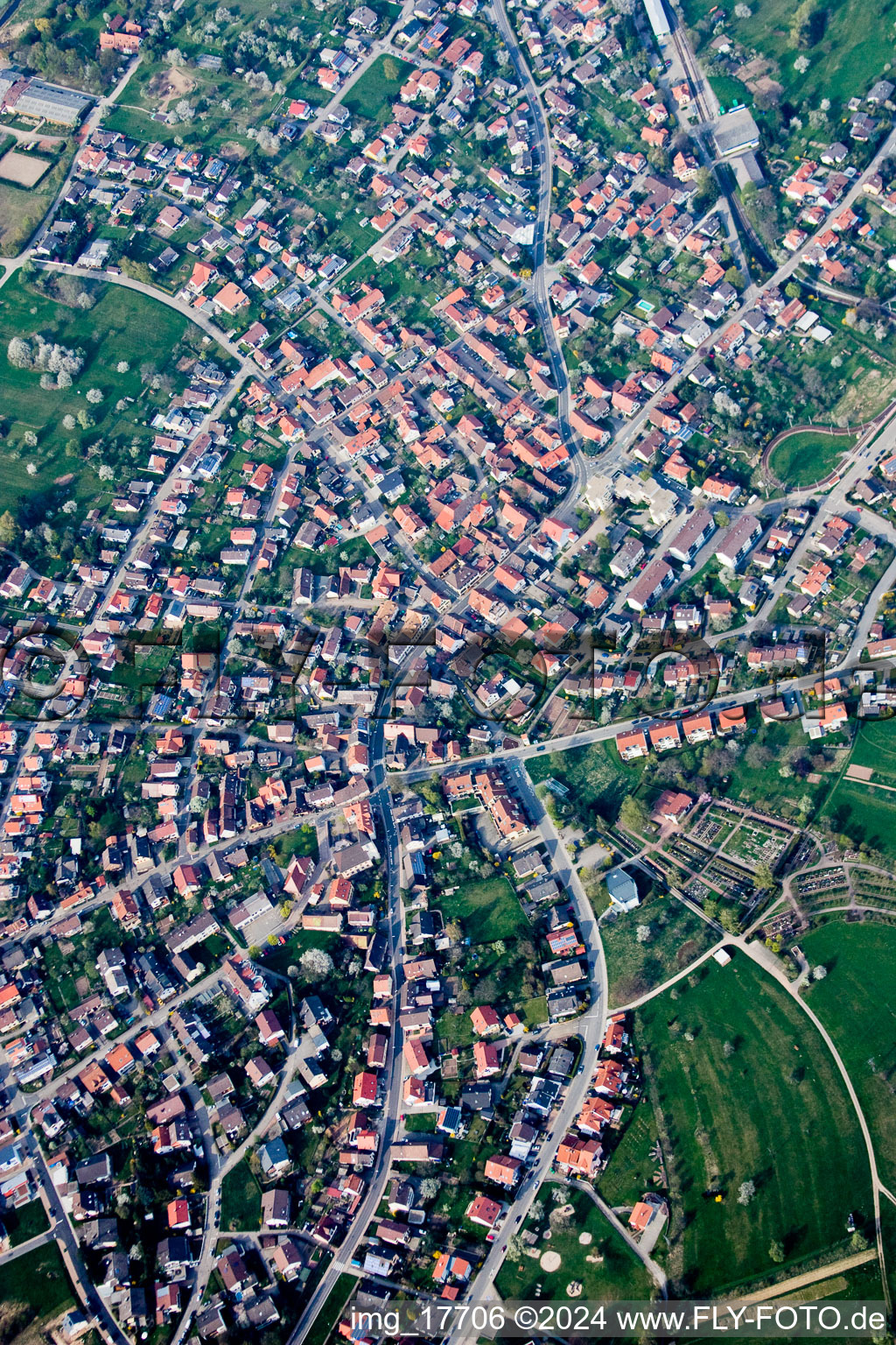 Ortsteil Ittersbach in Karlsbad im Bundesland Baden-Württemberg, Deutschland vom Flugzeug aus