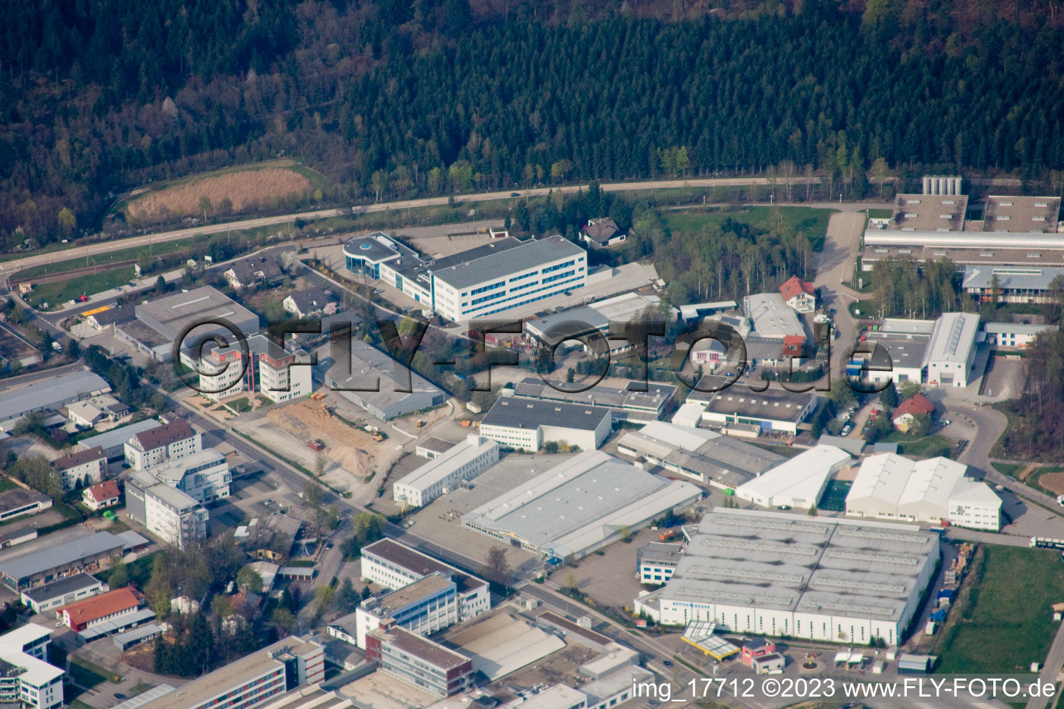 Ittersbach, Industriegebiet im Ortsteil Im Stockmädle in Karlsbad im Bundesland Baden-Württemberg, Deutschland aus der Luft