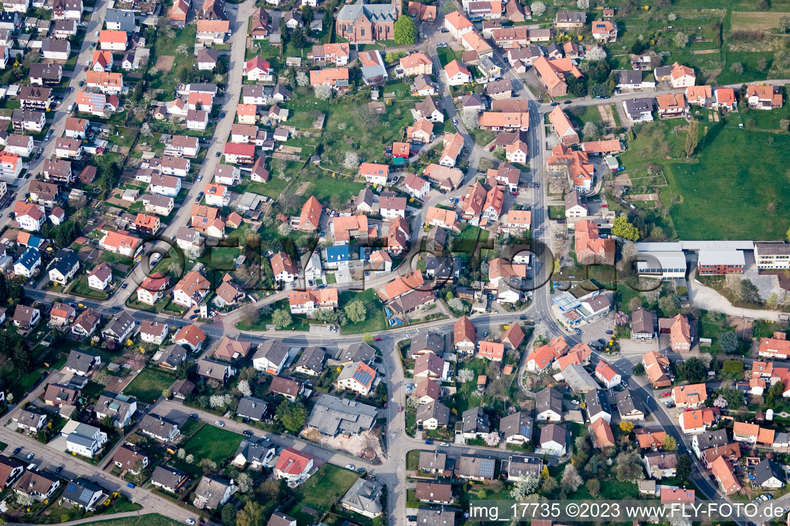 Ortsteil Schöllbronn in Ettlingen im Bundesland Baden-Württemberg, Deutschland von einer Drohne aus