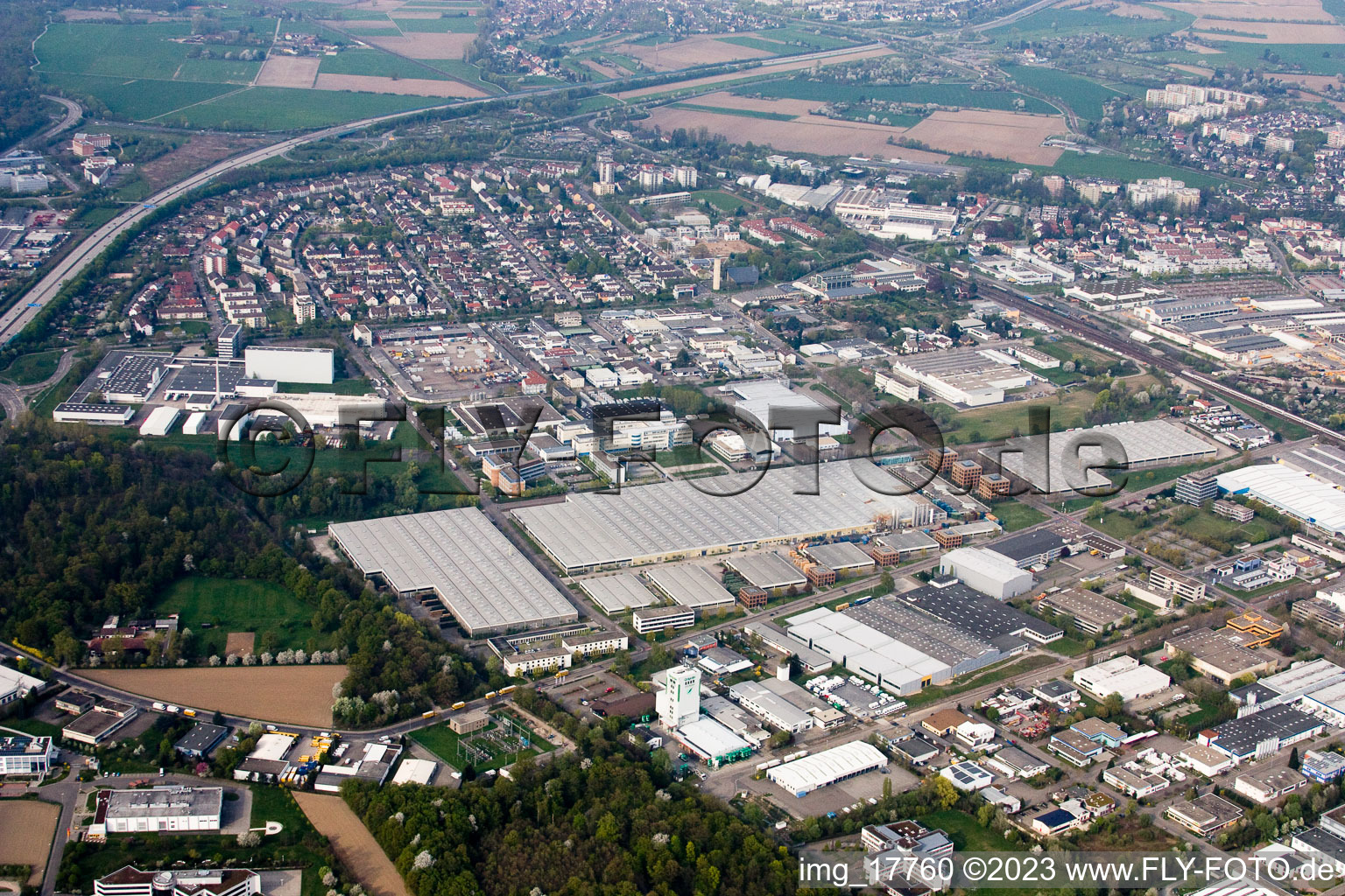 Daimler Teilelager, Mecedes Glaslager in Ettlingen im Bundesland Baden-Württemberg, Deutschland