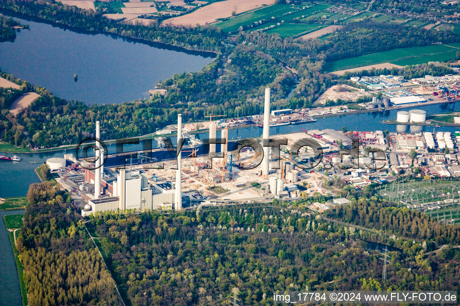 EnBW Kraftwerk im Ortsteil Rheinhafen in Karlsruhe im Bundesland Baden-Württemberg, Deutschland von oben gesehen