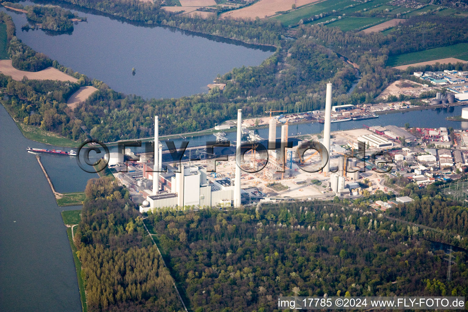 EnBW Kraftwerk im Ortsteil Rheinhafen in Karlsruhe im Bundesland Baden-Württemberg, Deutschland vom Flugzeug aus