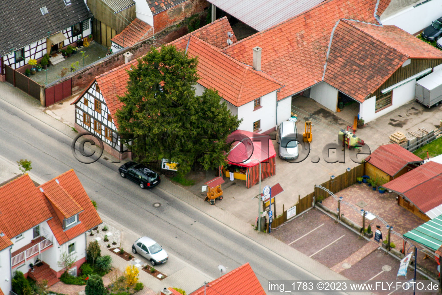 Hergersweiler im Bundesland Rheinland-Pfalz, Deutschland von einer Drohne aus