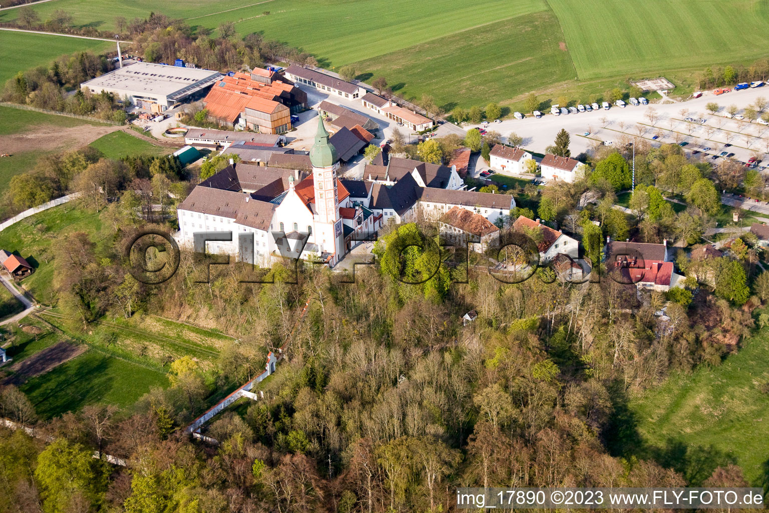 Luftbild von Andechs, Kloster-Brauerei im Bundesland Bayern, Deutschland