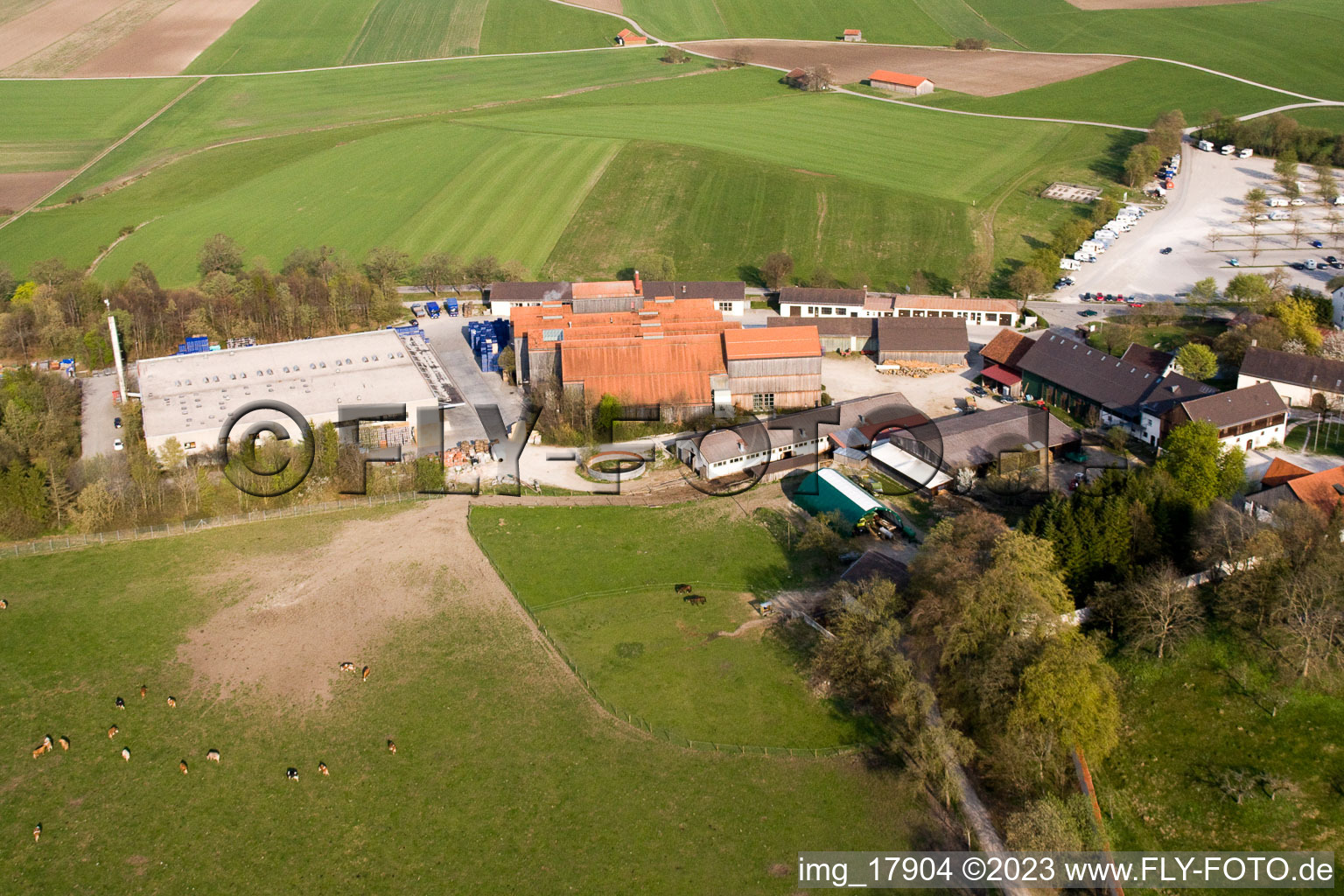 Drohnenbild von Andechs, Kloster-Brauerei im Bundesland Bayern, Deutschland
