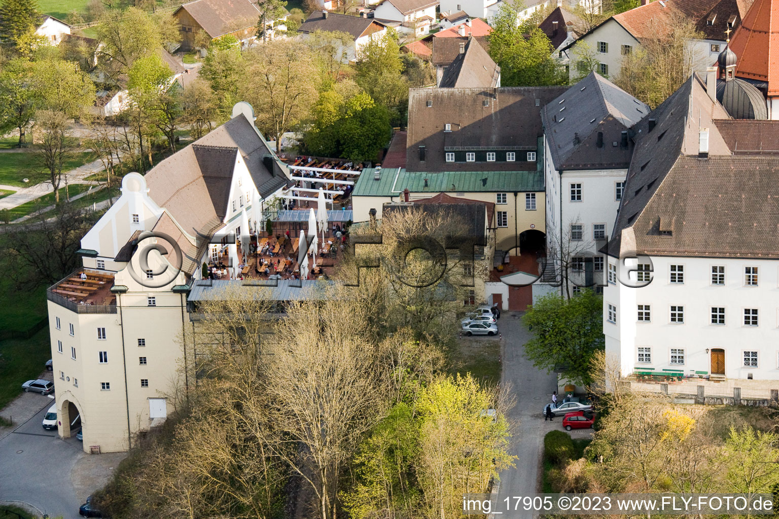 Andechs, Kloster-Brauerei im Bundesland Bayern, Deutschland aus der Drohnenperspektive