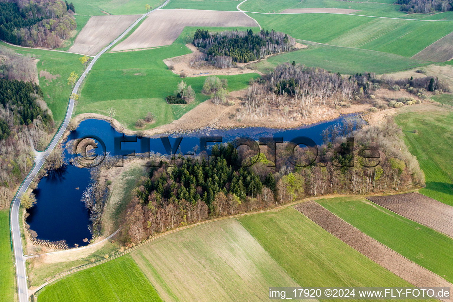 Teich- Landschaft Seacht'n in Andechs im Bundesland Bayern, Deutschland