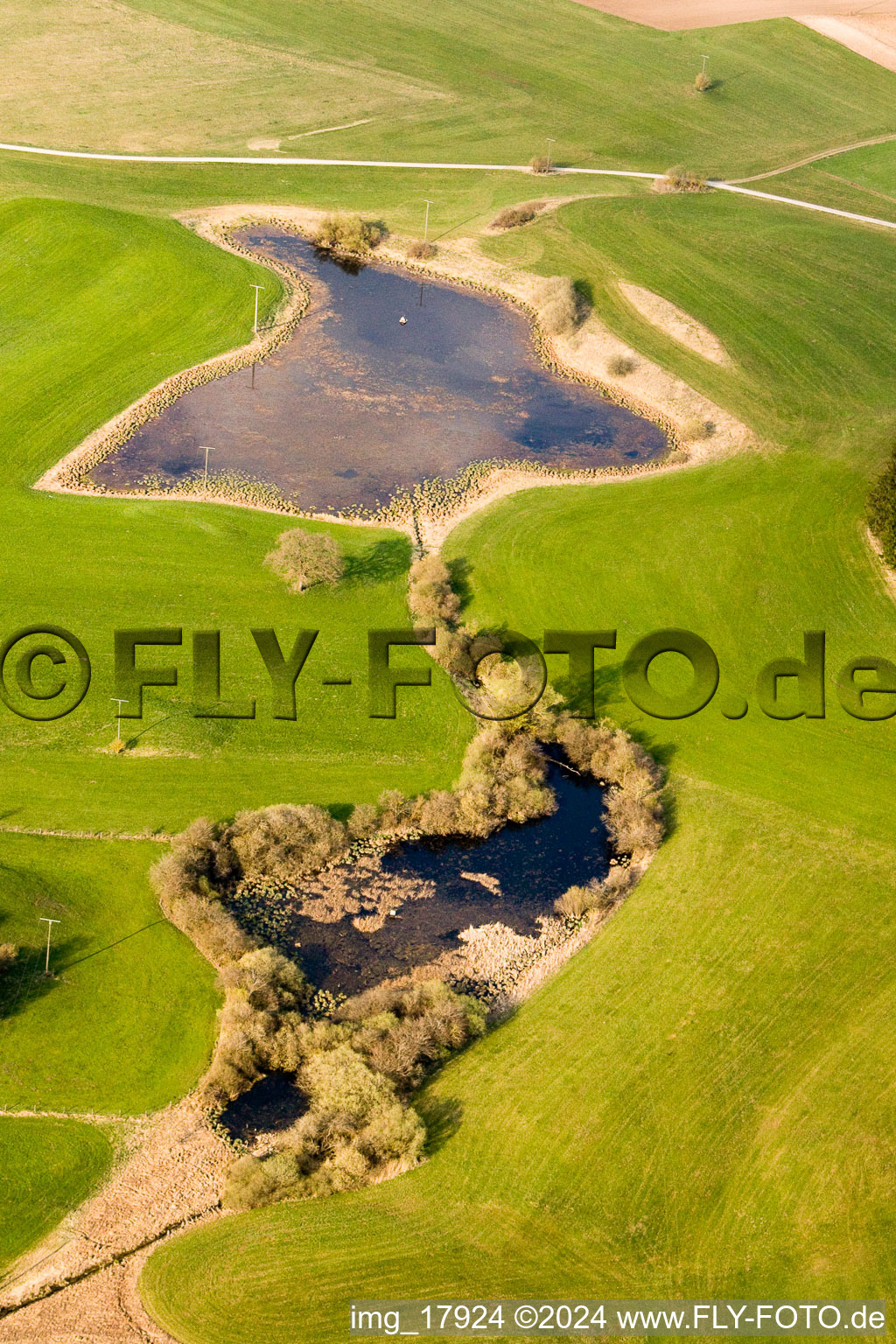 Luftbild von See Seacht'n in Andechs im Bundesland Bayern, Deutschland