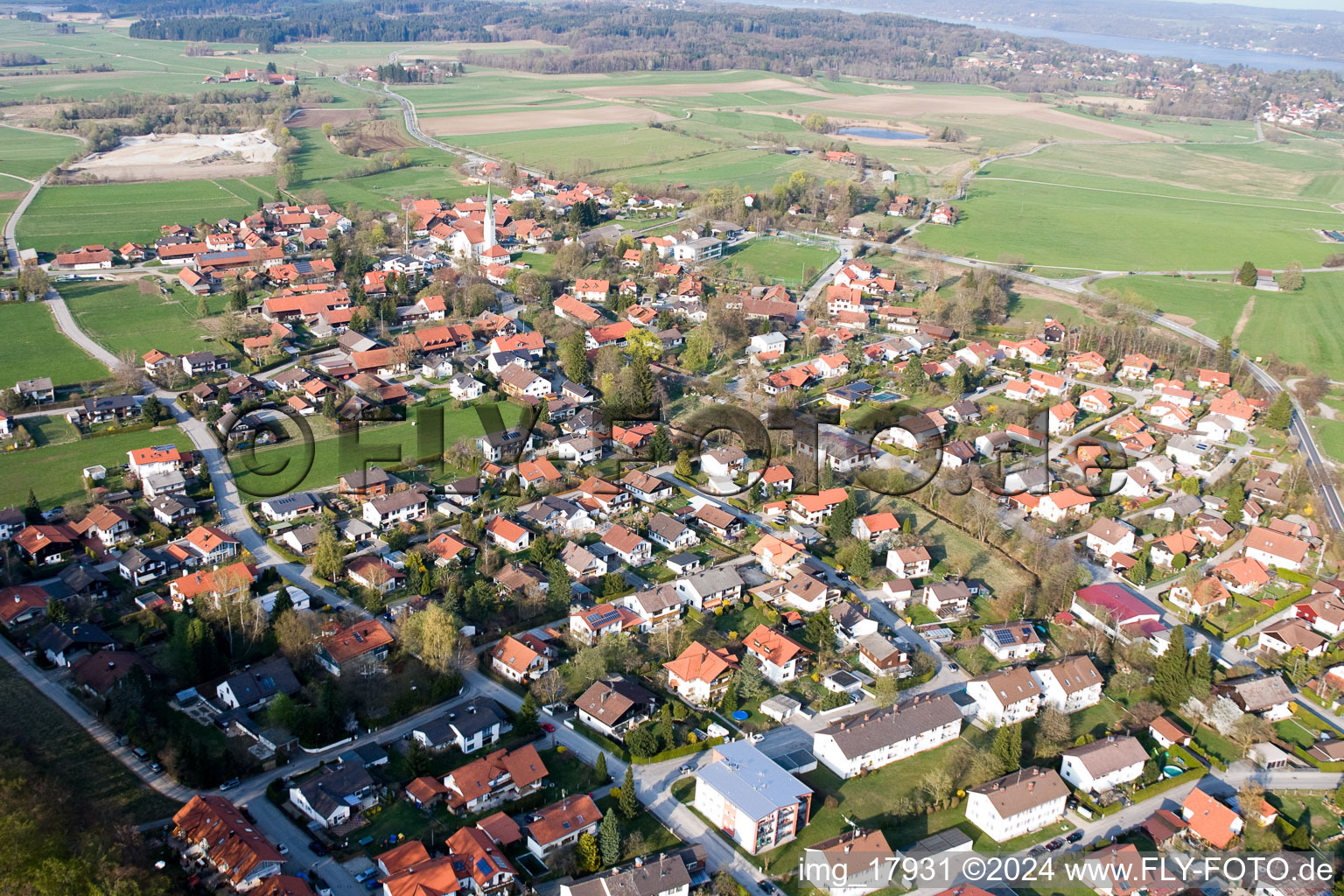 Dorf - Ansicht in Traubing im Bundesland Bayern, Deutschland