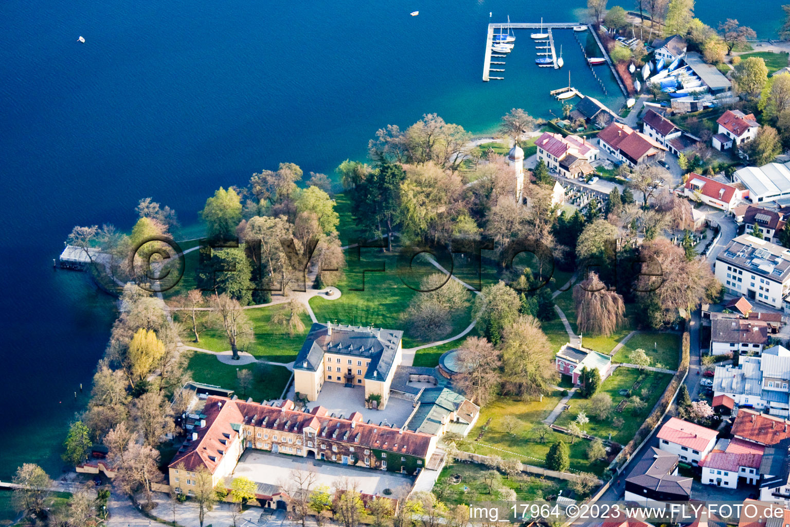 Drohnenbild von Tutzing am Starnbergersee im Bundesland Bayern, Deutschland