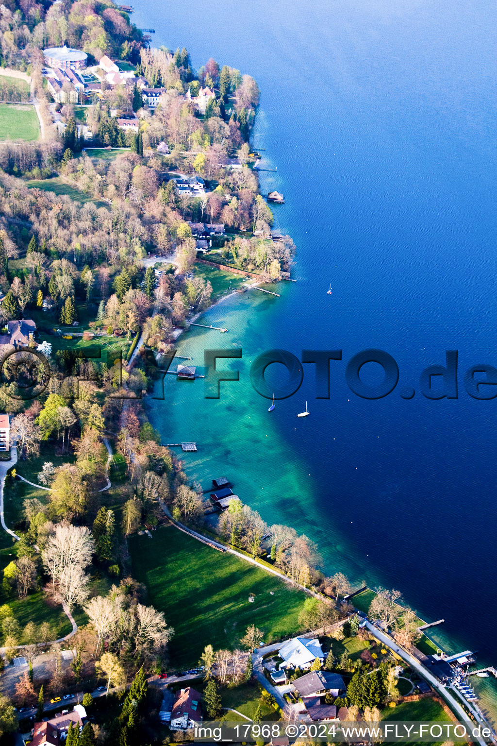 Luftaufnahme von Uferbereiche am Seegebiet des Starnberger See in Tutzing im Bundesland Bayern, Deutschland