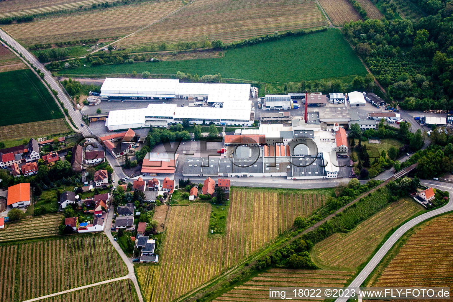Luftbild von Kleinkarlbach, Gechem GmbH im Bundesland Rheinland-Pfalz, Deutschland
