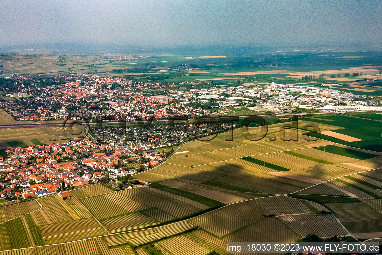 Luftaufnahme von Ortsteil Sausenheim in Grünstadt im Bundesland Rheinland-Pfalz, Deutschland