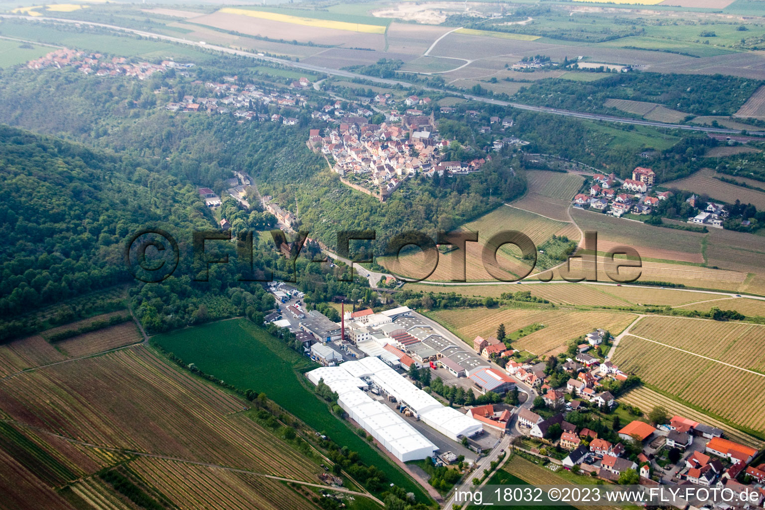 Luftaufnahme von Kleinkarlbach, Gechem GmbH im Bundesland Rheinland-Pfalz, Deutschland