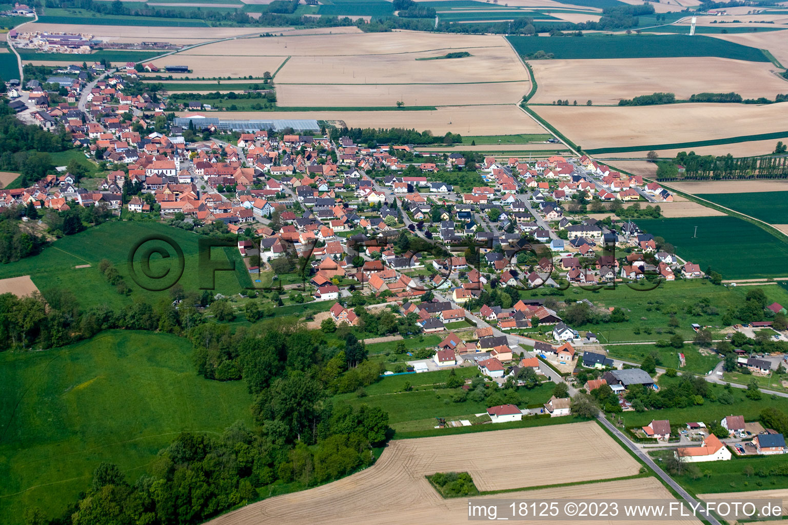 Niederrœdern im Bundesland Bas-Rhin, Frankreich aus der Luft