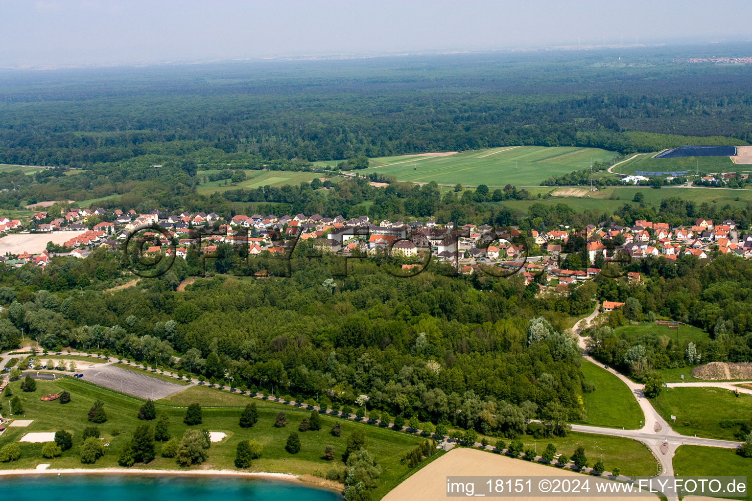 Luftaufnahme von Lauterbourg (Elsass), Baggersee im Bundesland Bas-Rhin, Frankreich